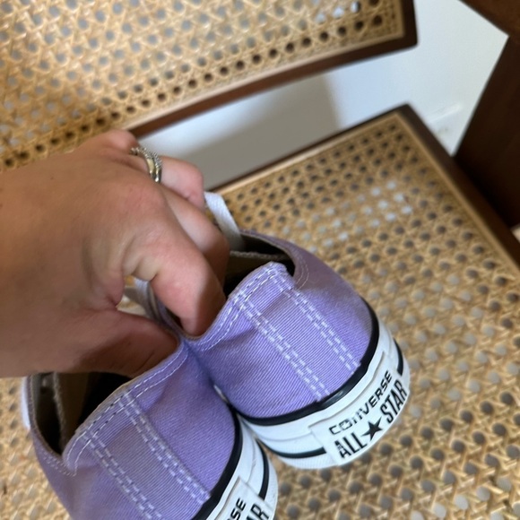 Converse Chuck Taylor All Star
Purple Low Top Junior size men 6, women 8 - Picture 3 of 5
